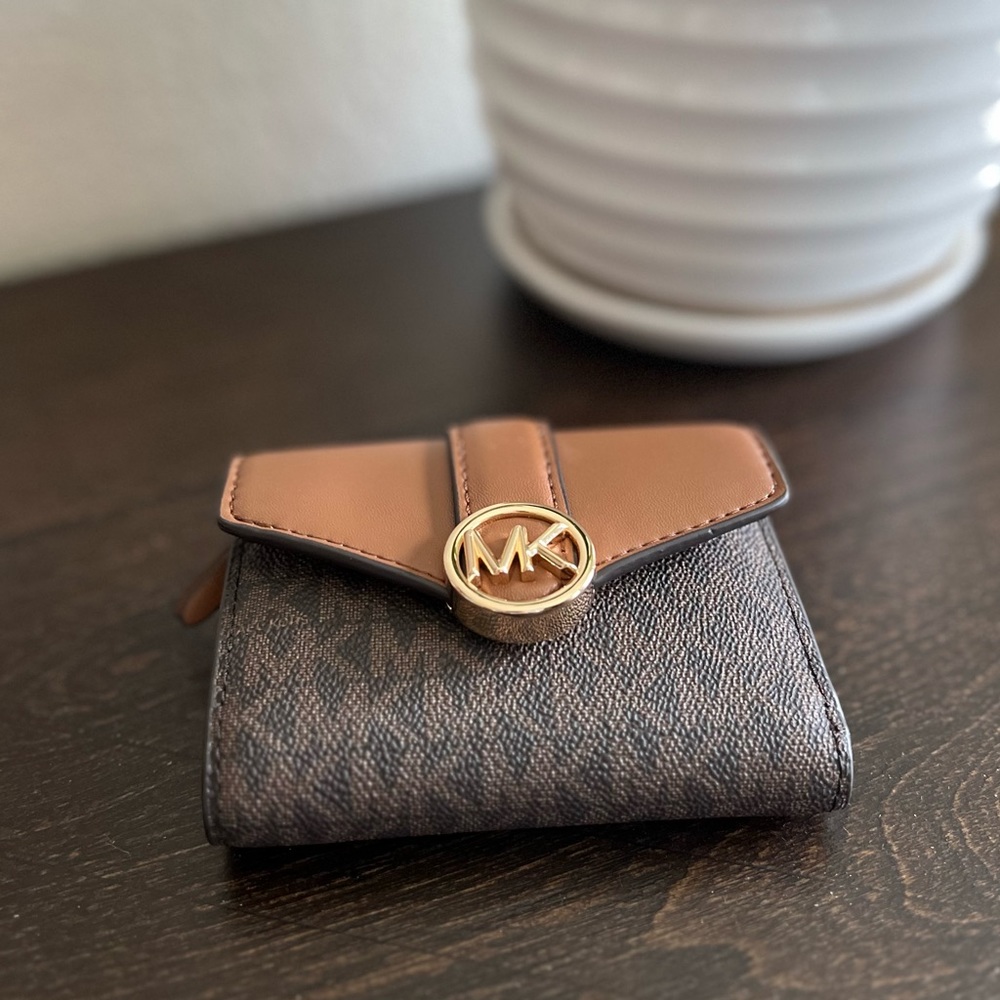 Michael Kors Carmen Wallet NWT